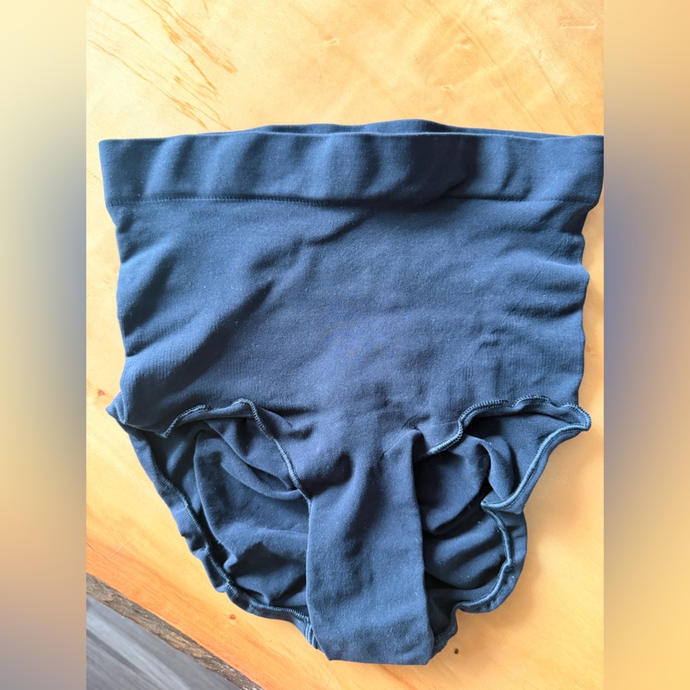 SKIMS black shapewear L/XL